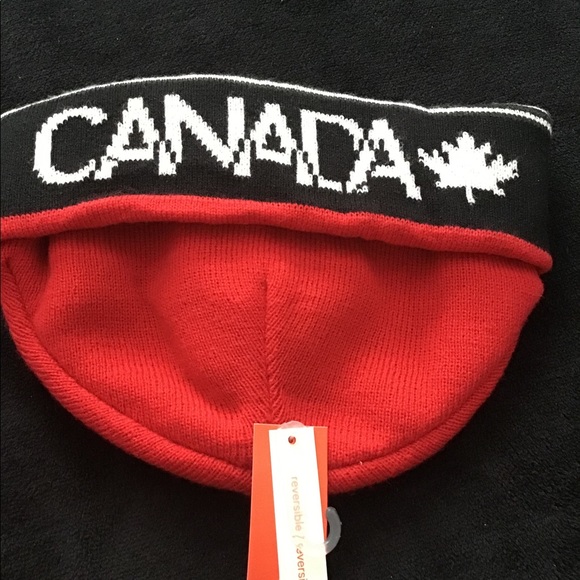 Brand new woollen hats with CANADA 🇨🇦 never worn - Picture 12 of 16
